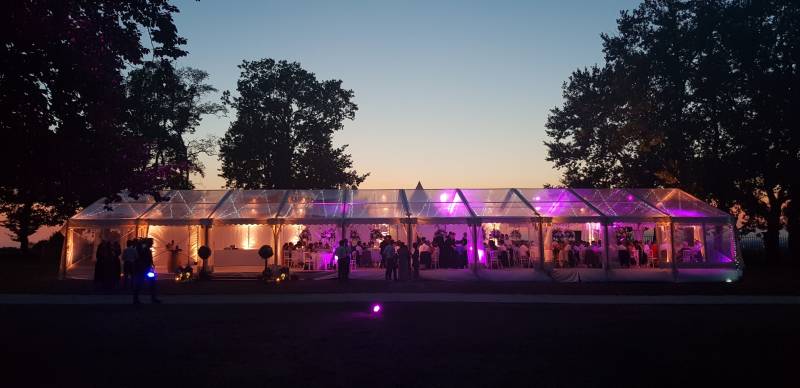 Location de tente toit cristal et deco en coton gratté et moquette en Aquitaine